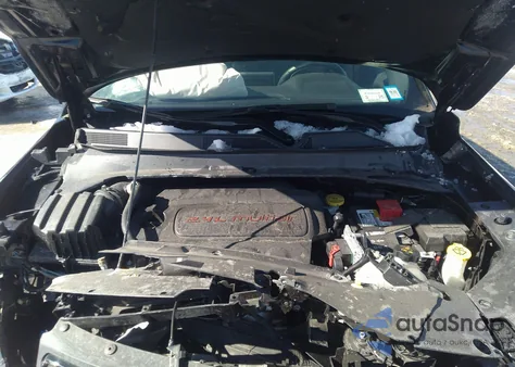 2022 Jeep Compass Altitude 4X4 z USA, uszkodzony, nr VIN 3C4NJDBB5NT198996